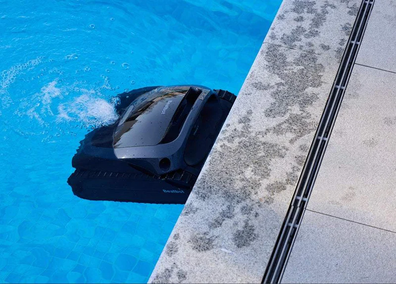 AquaSense 2 автоматически всплывает и паркуется на поверхности воды